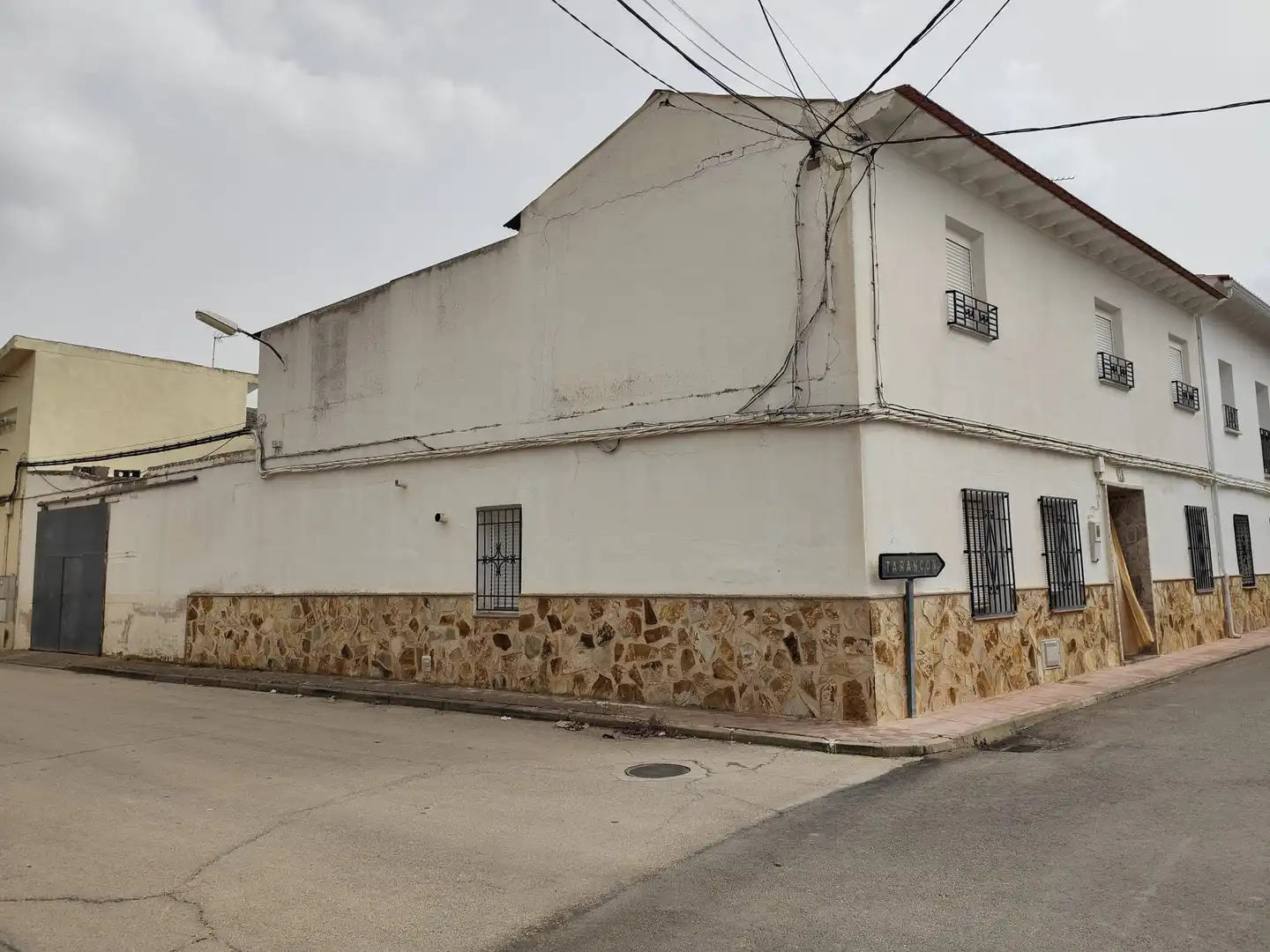 Vista exterior de Casa o chalet en venta en Corral de Almaguer con Calefacción, Parquet y Terraza
