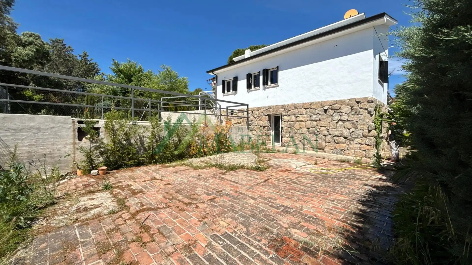 Vista exterior de Casa o chalet en venta en Las Rozas de Madrid con Piscina comunitaria