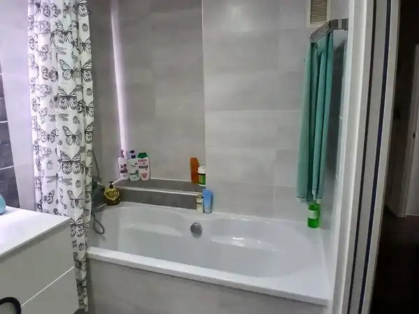 Badezimmer von Wohnung zum Verkauf in Rafelbuñol / Rafelbunyol mit Klimaanlage, Terrasse und Abstellraum
