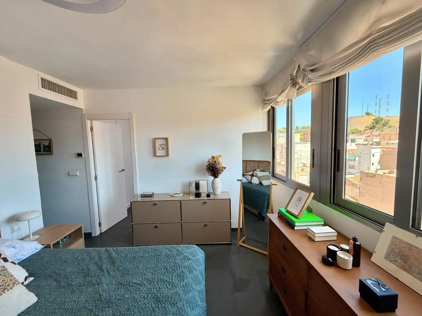 Schlafzimmer von Dachboden zum Verkauf in Alicante / Alacant mit Klimaanlage, Heizung und Terrasse