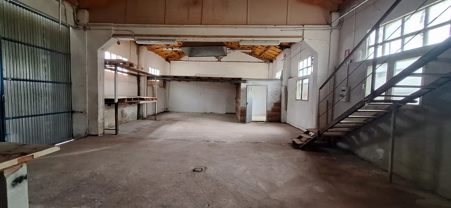 Industrial buildings for sale in Manises