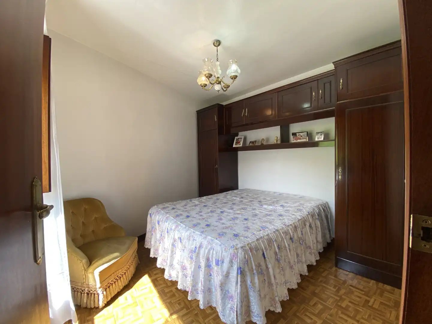 Habitación de Casa adosada en venta en Torrelavega  con Jardín privado