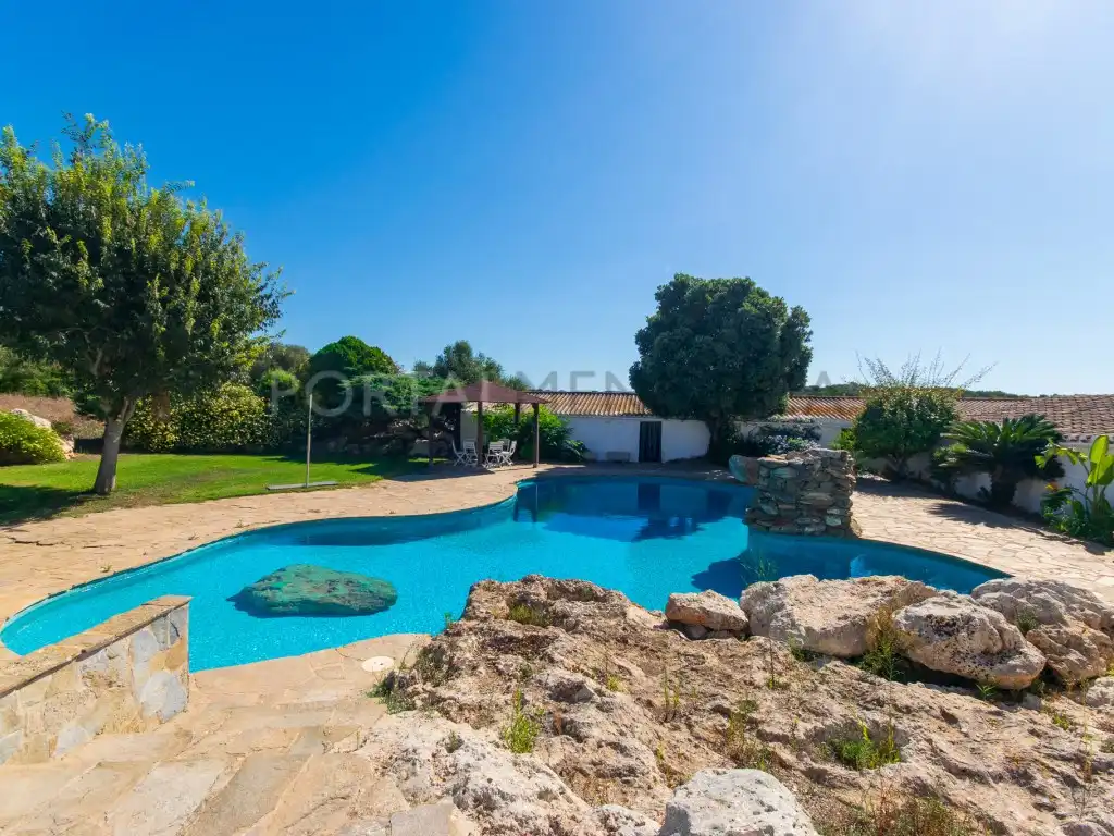 Casa rústica amb piscina en venda a Ferreries poble, imagen 43