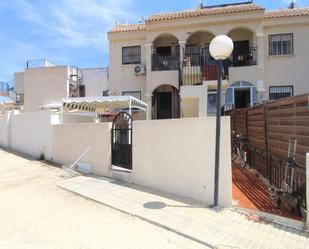 Vista exterior de Apartament en venda en Orihuela amb Aire condicionat, Jardí privat i Terrassa