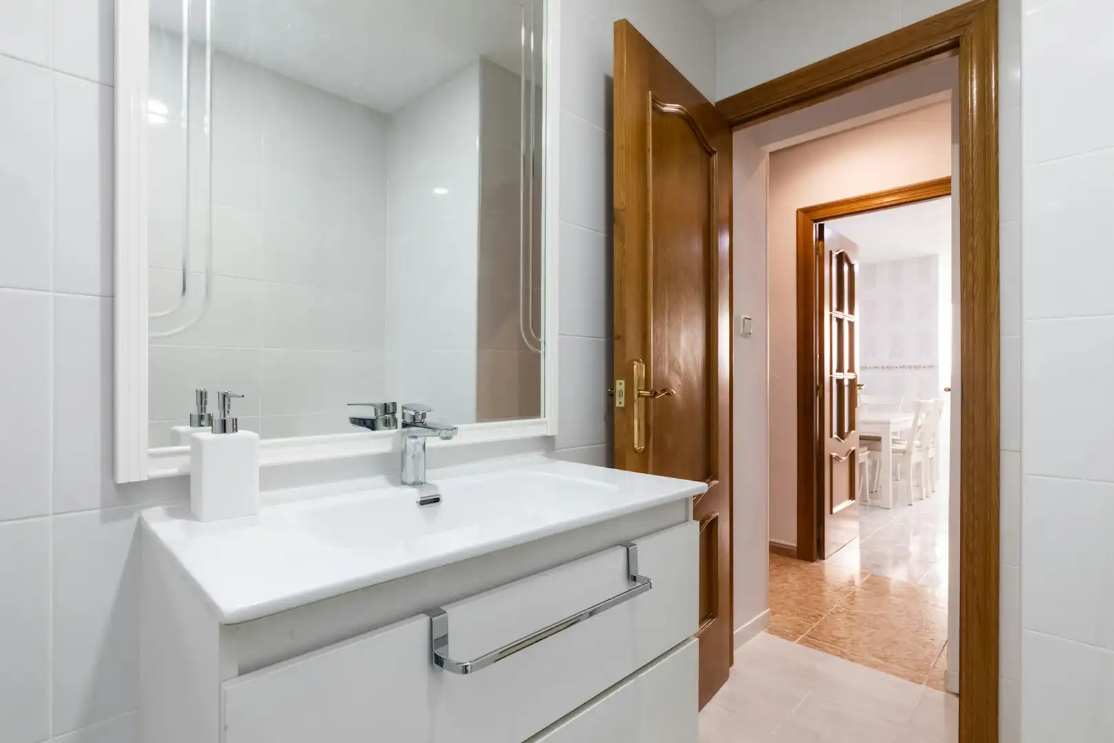 Bathroom of Flat for share in Valencia  with Heating and Washing machine