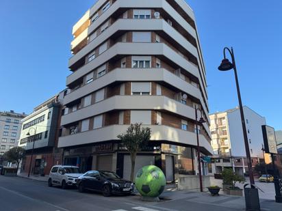 Vista exterior de Pis en venda en O Barco de Valdeorras   amb Calefacció, Terrassa i Balcó