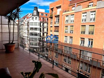 Vista exterior de Pis en venda en Bilbao  amb Terrassa