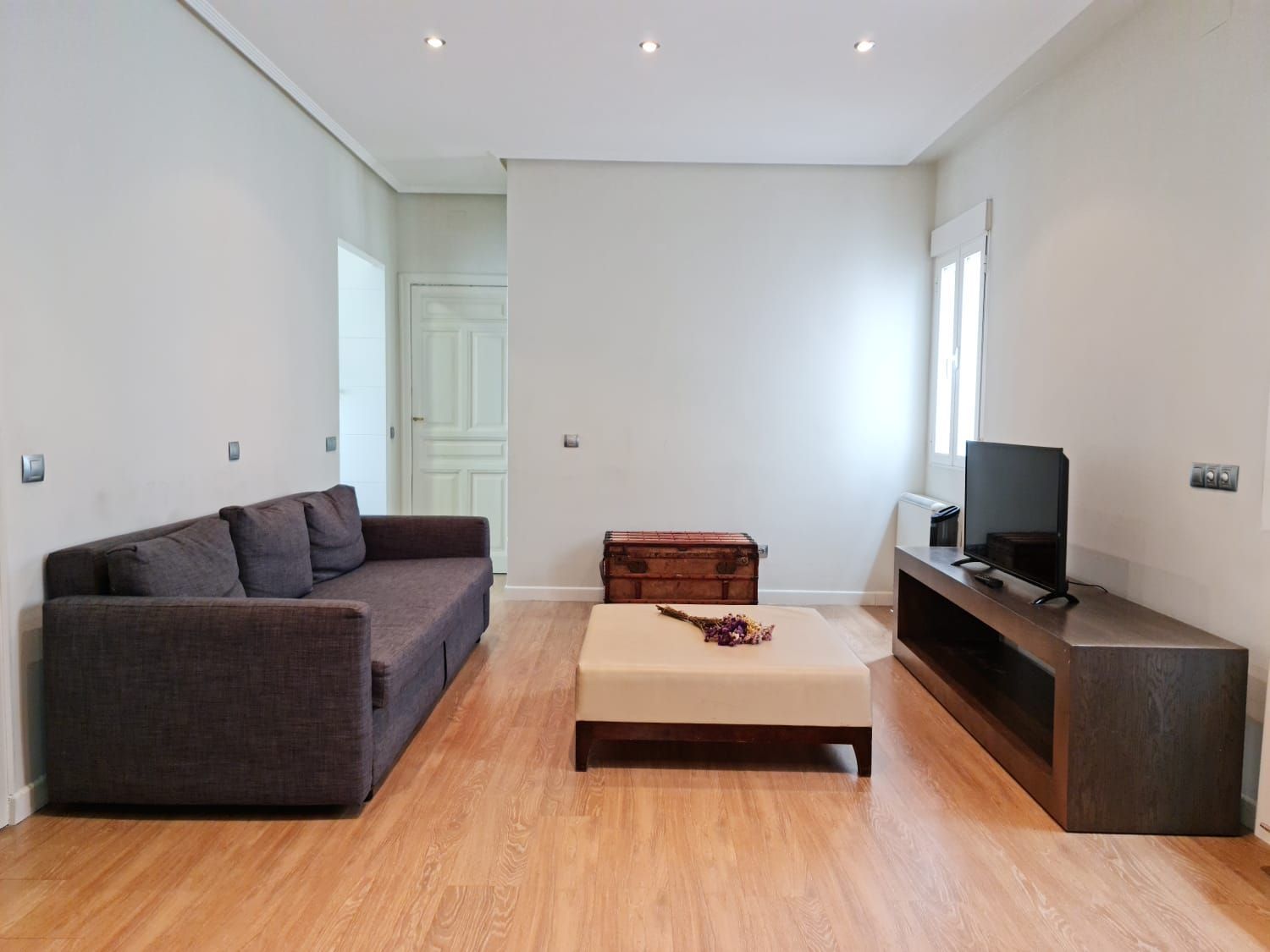 Sala de estar de Piso de alquiler en  Madrid Capital con Aire acondicionado, Calefacción y Amueblado