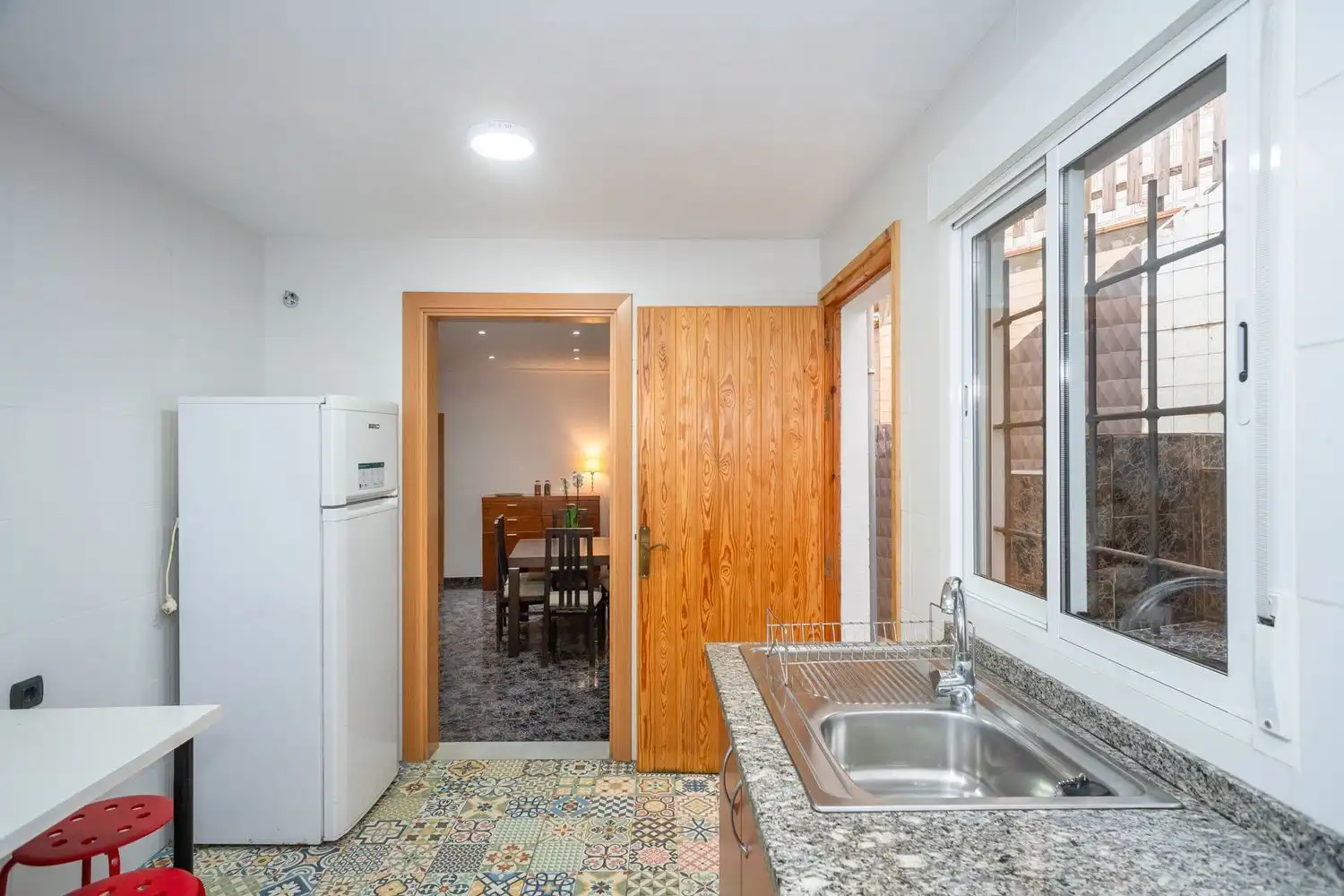 Cocina de Piso de alquiler en Girona con Calefacción, Terraza y Trastero