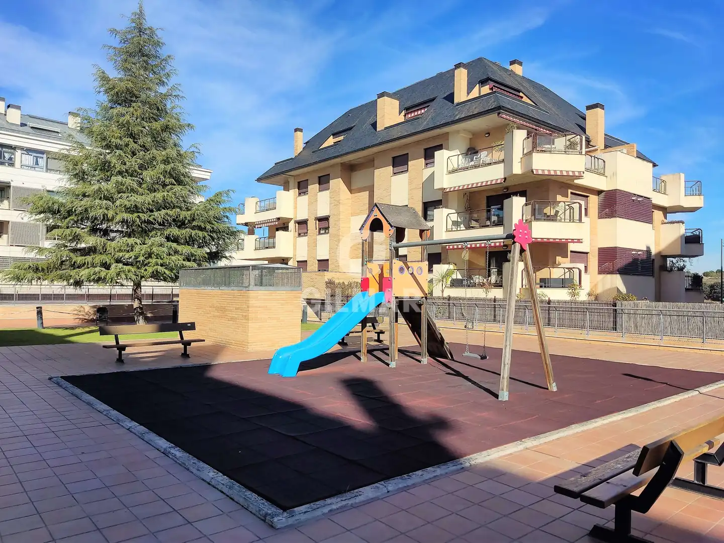 Außenansicht von Wohnung zum Verkauf in Boadilla del Monte mit Heizung, Privatgarten und Schwimmbad