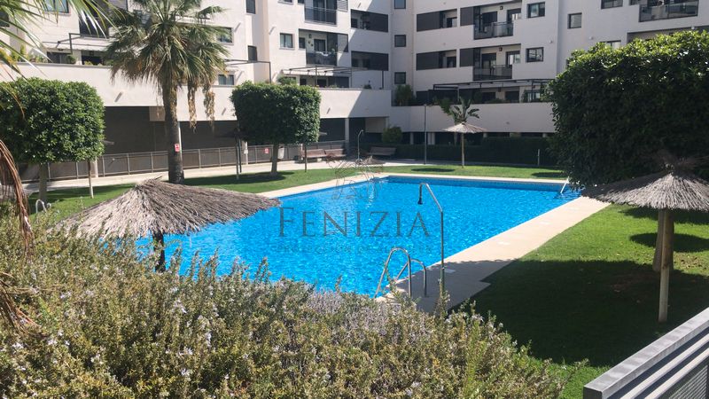 Piscina de Pis de lloguer en El Puerto de Santa María amb Aire condicionat, Moblat i Balcó