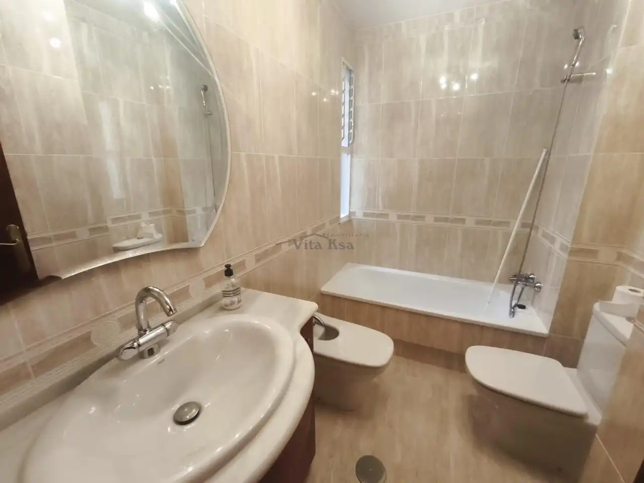 Badezimmer von Wohnung zur Miete in Ourense Capital  mit Heizung, Parkett und Möbliert