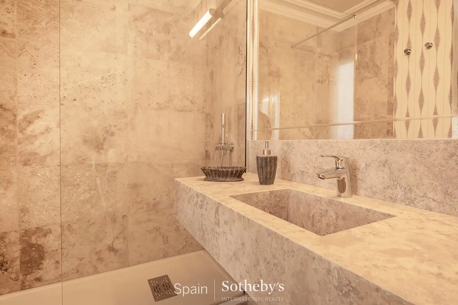 Bany de Apartament en venda en Madrid amb Aire condicionat, Calefacció i Terrassa