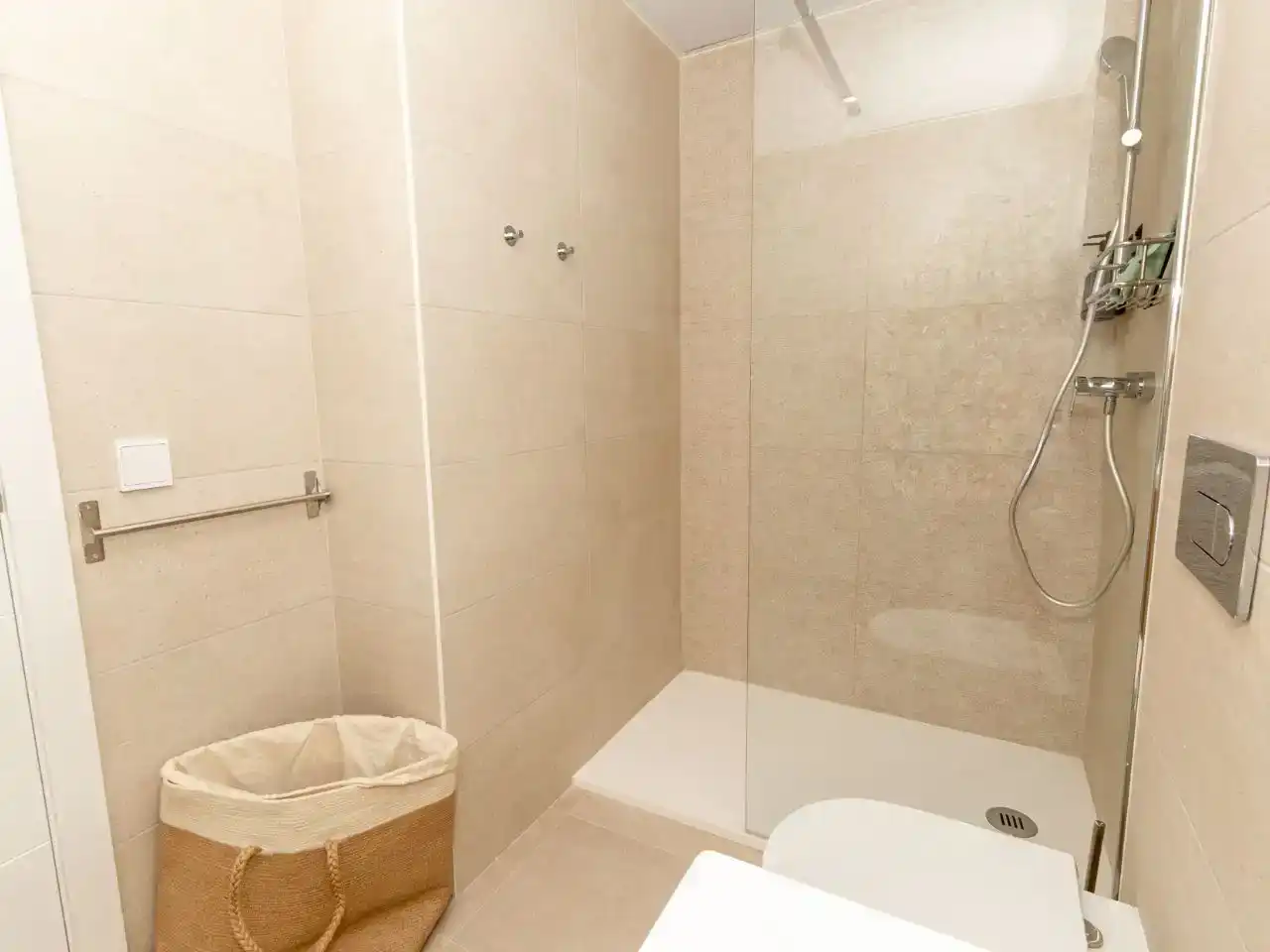 Bany de Apartament de lloguer en Fuengirola amb Aire condicionat, Piscina i Balcó