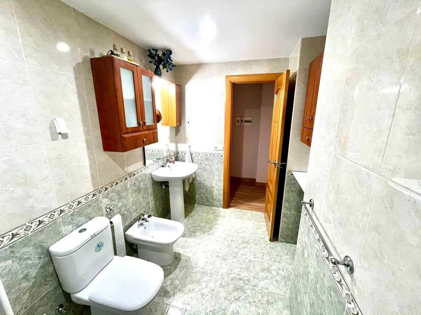 Bathroom of Flat for sale in Zaragoza  with Air Conditioner, Heating and Alarm