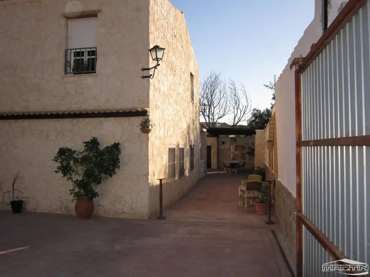 Vista exterior de Casa o xalet en venda en Cabra amb Terrassa, Traster i Piscina
