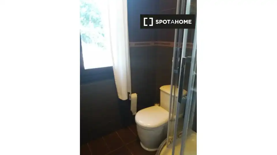 Baño de Piso de alquiler en Sant Cugat del Vallès con Aire acondicionado, Calefacción y Amueblado
