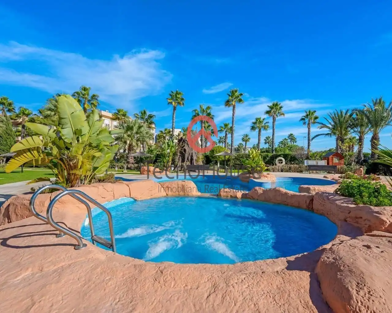Piscina de Apartament en venda en Orihuela amb Aire condicionat, Jardí privat i Terrassa