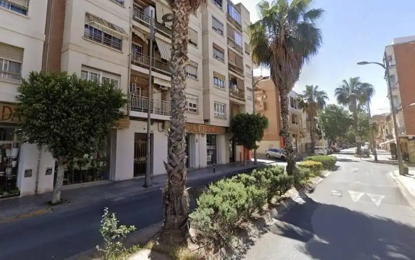 Vista exterior de Local en venta en Burjassot