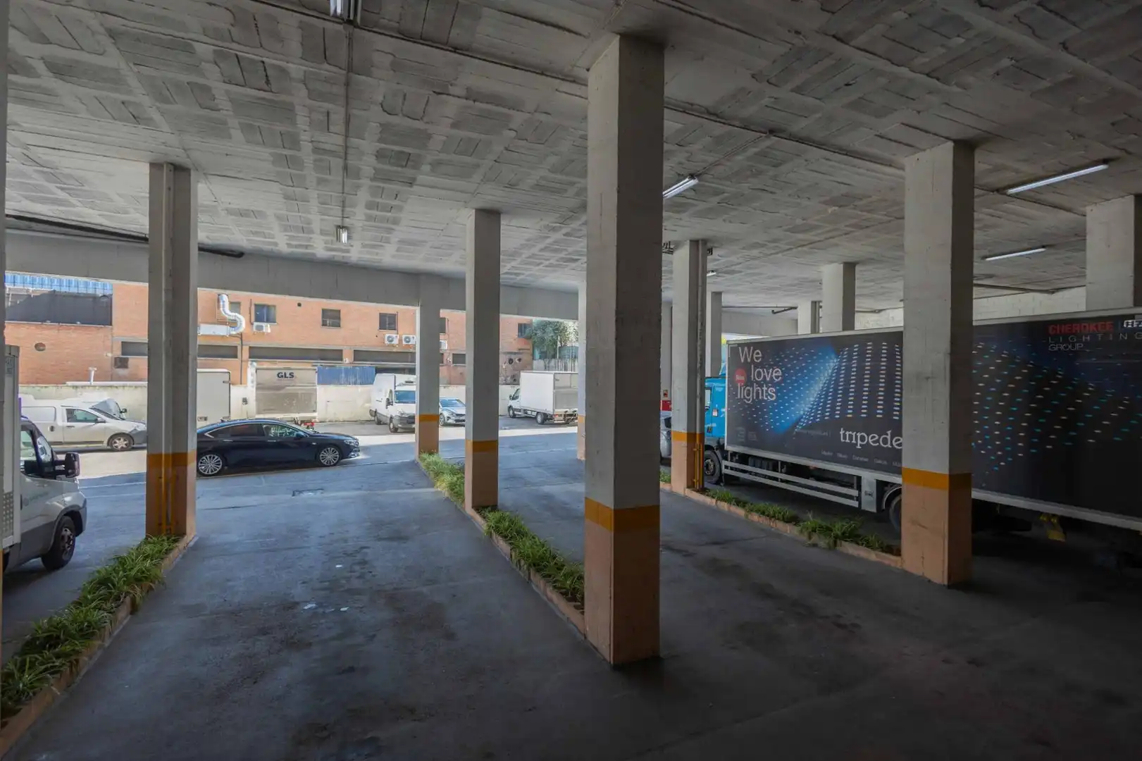 Parking of Commercial properties for rent in Madrid  with Air Conditioner