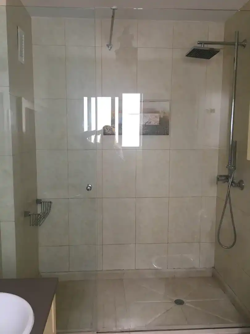 Baño de Piso de alquiler en Écija con Aire acondicionado, Parquet y Amueblado