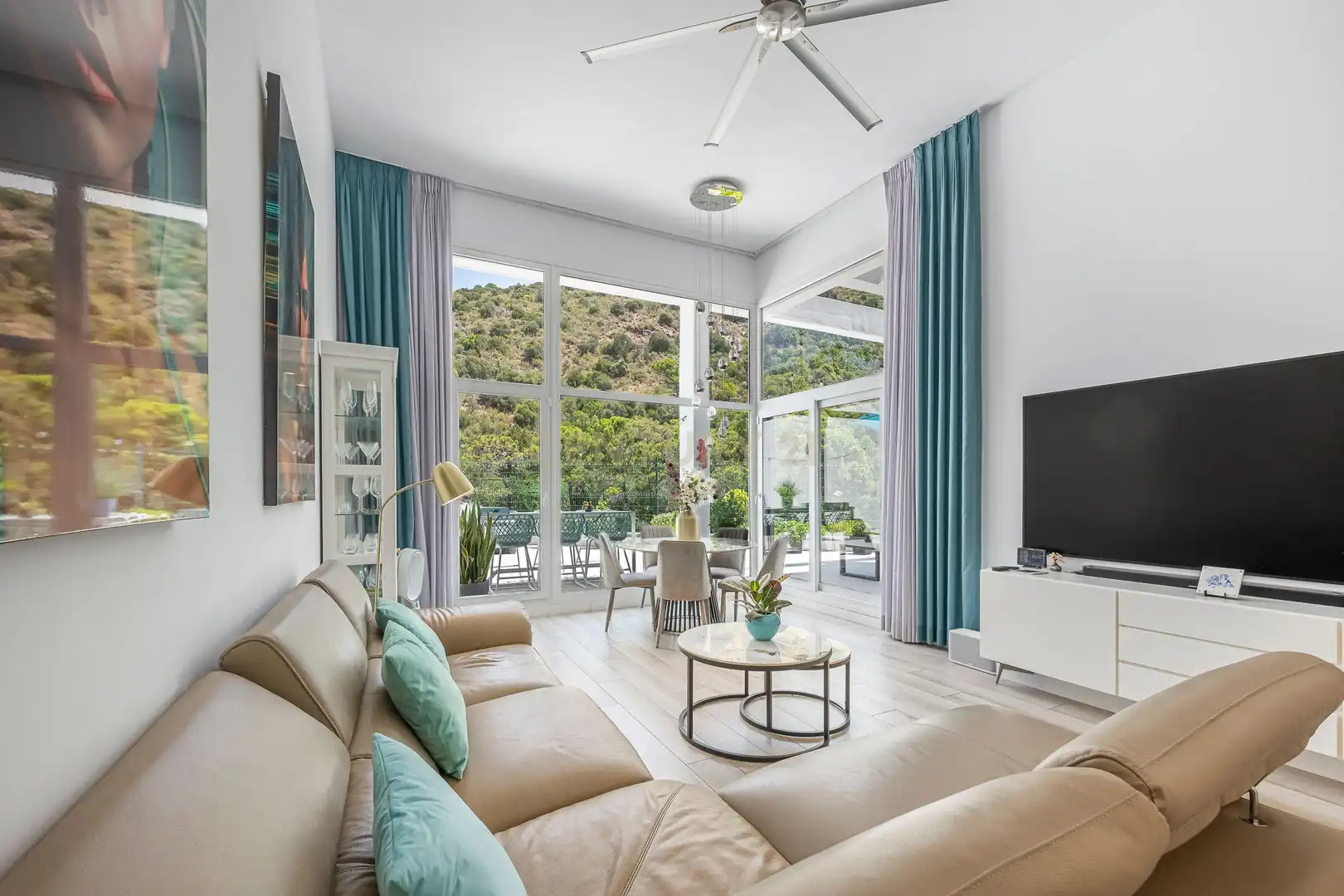 Sala de estar de Apartamento en venta en Benahavís con Aire acondicionado, Trastero y Lavadora