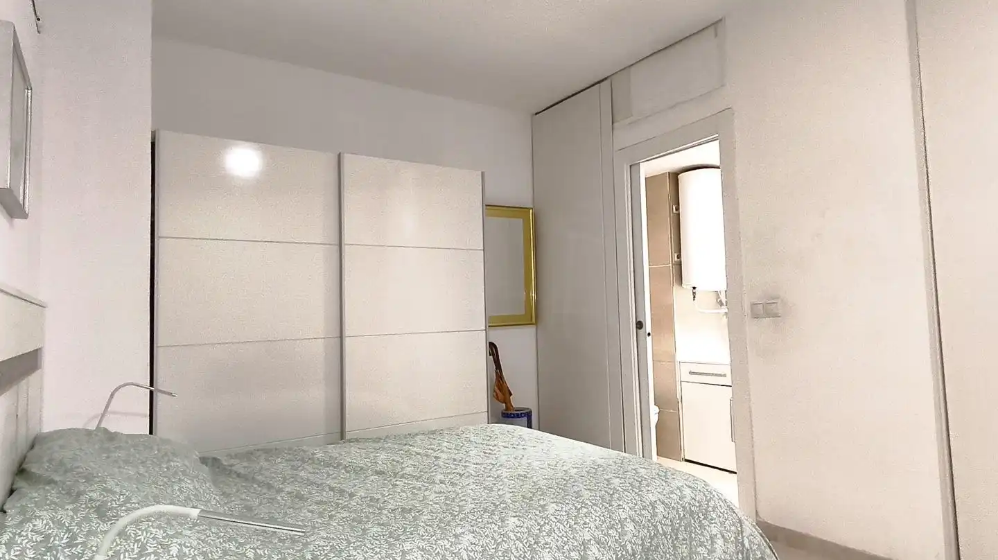 Habitación de Planta baja en venta en Madrid con Aire acondicionado y Amueblado