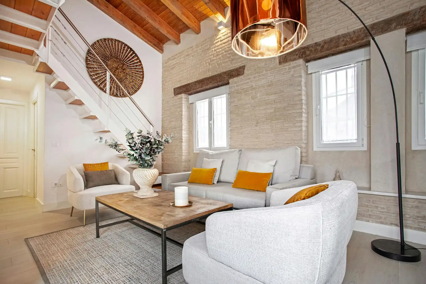 Living room of Flat for rent in Sevilla  with Air Conditioner, Heating and Washing machine