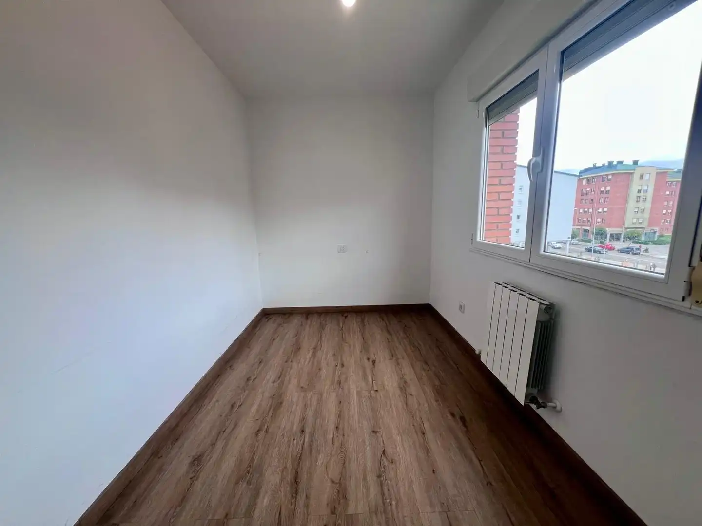 Dormitori de Pis en venda en Oviedo  amb Calefacció i Parquet