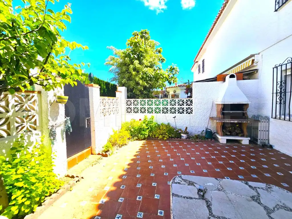 Jardí de Casa adosada en venda en Benalmádena amb Terrassa i Moblat