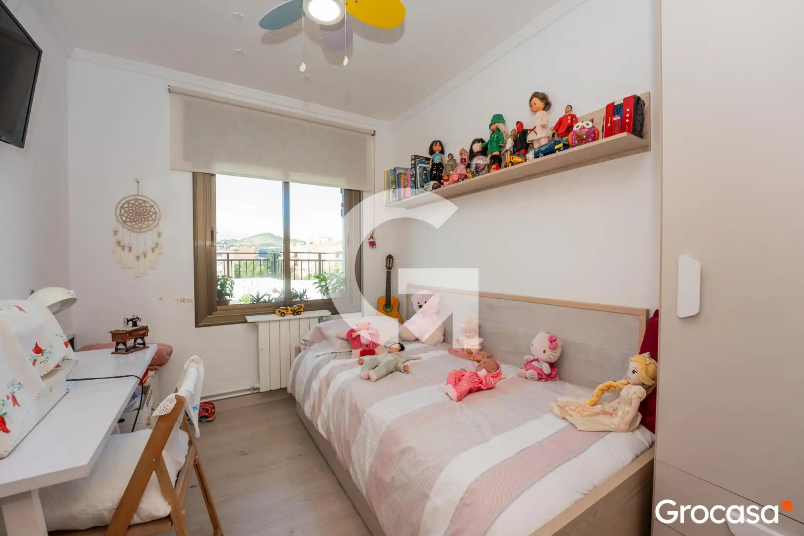 Schlafzimmer von Dachboden zum Verkauf in Cornellà de Llobregat mit Klimaanlage, Heizung und Terrasse