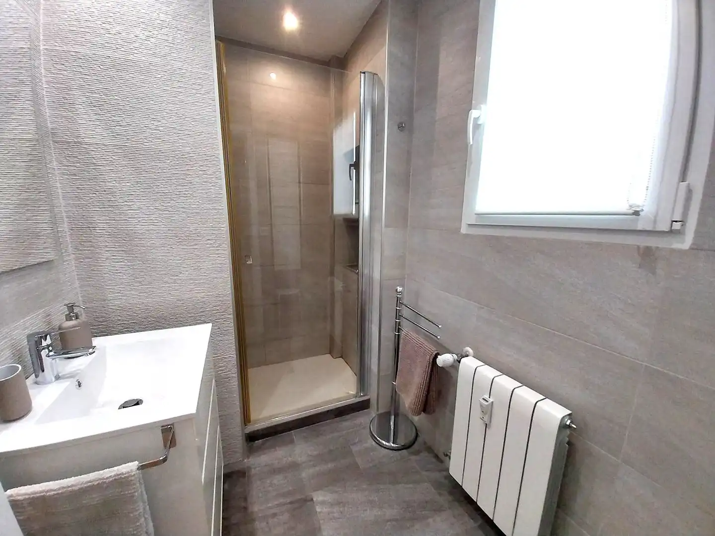 Bathroom of Flat for rent in Valladolid  with Air Conditioner, Heating and Terrace