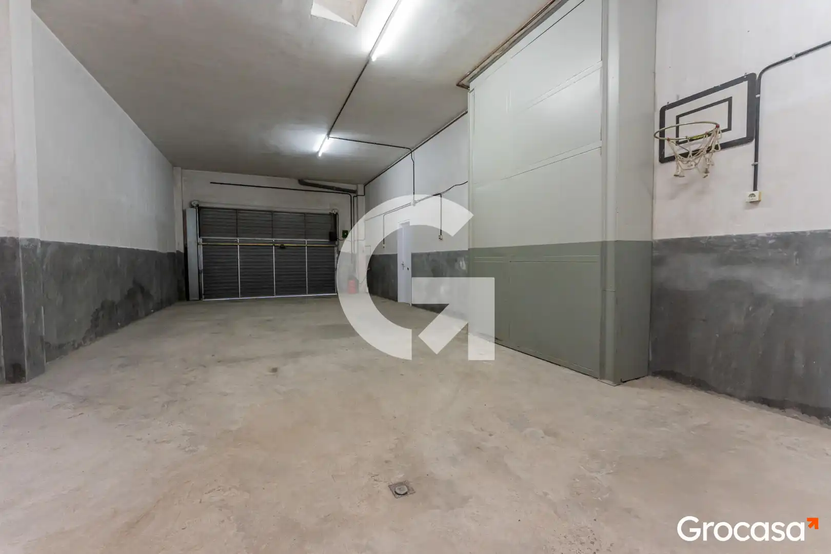 Parking of Houses for sale in Cornellà de Llobregat  with Air Conditioner, Heating and Terrace