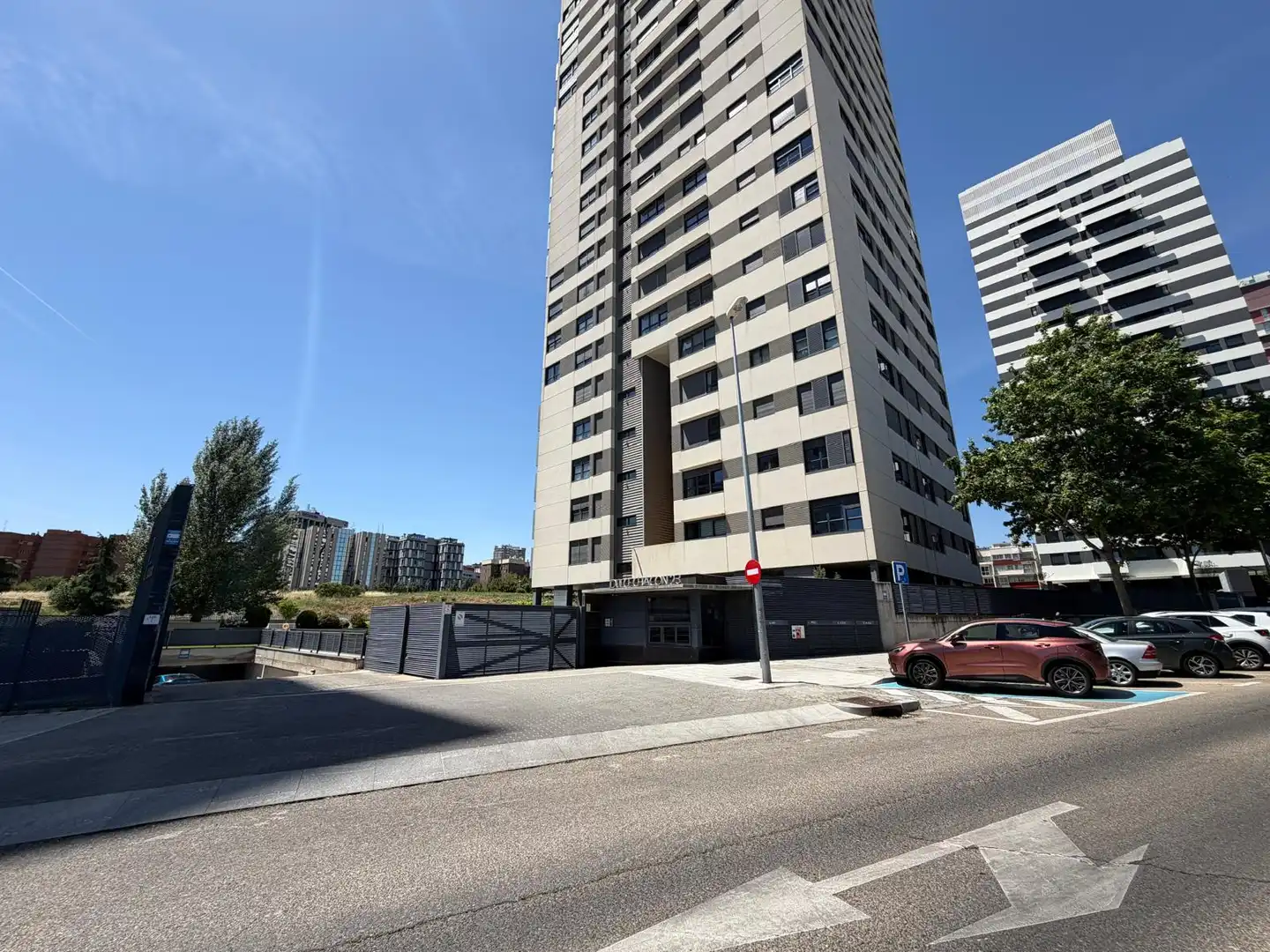 Vista exterior de Garatge en venda en Madrid amb Alarma