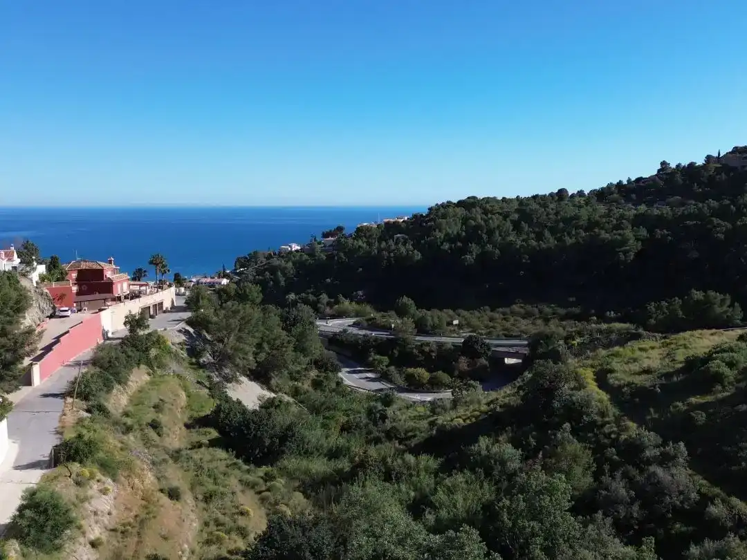 Vista exterior de Casa adosada en venda en Almuñécar amb Aire condicionat, Piscina i Balcó