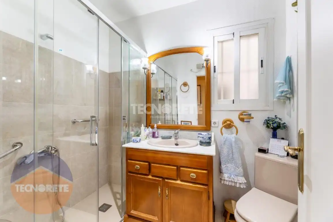 Bathroom of Flat for sale in Majadahonda  with Heating