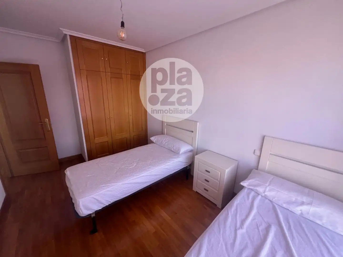 Dormitori de Pis de lloguer en Burgos amb Terrassa, Traster i Moblat