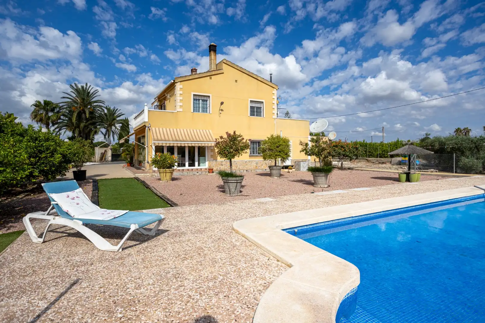 Exterior view of Houses for sale in Elche / Elx  with Terrace, Storage room and Swimming Pool