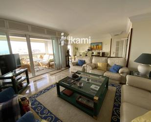 Sala d'estar de Dúplex en venda en Marbella amb Aire condicionat, Calefacció i Terrassa