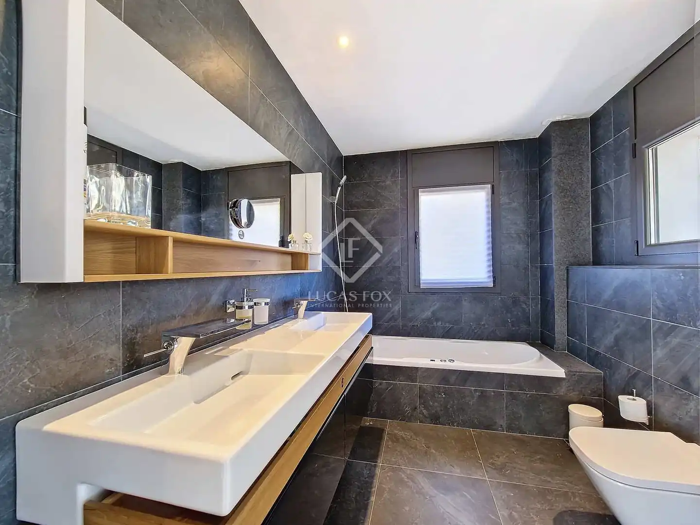 Bany de Casa o xalet de lloguer en Vilanova i la Geltrú amb Aire condicionat, Jardí privat i Terrassa