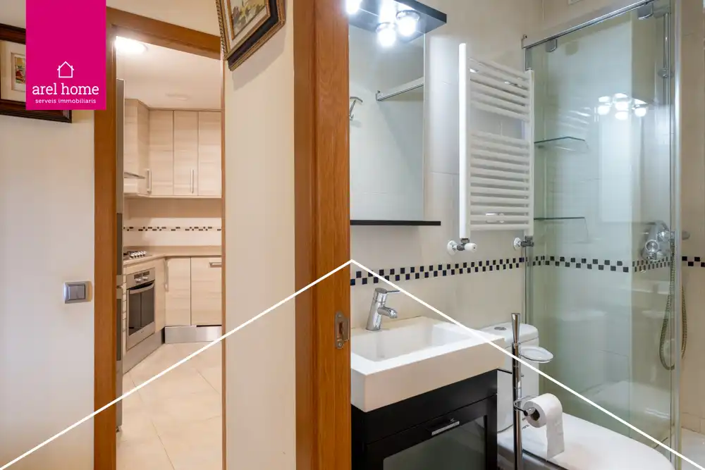 Bathroom of Flat for sale in Esplugues de Llobregat  with Air Conditioner