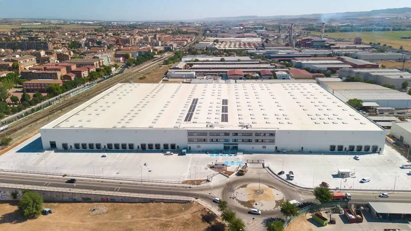 Vista exterior de Nau industrial de lloguer en Azuqueca de Henares