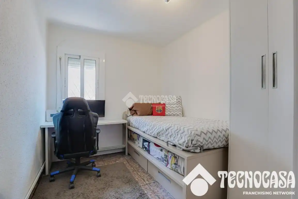 Bedroom of Flat for sale in Santa Coloma de Gramenet  with Air Conditioner, Heating and Balcony