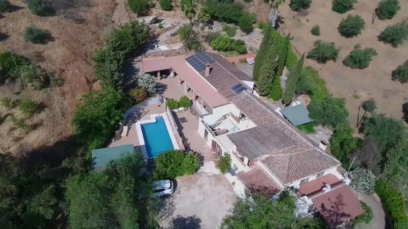 Casa rústica con piscina en venta en Barriada los Llanos, imagen 3