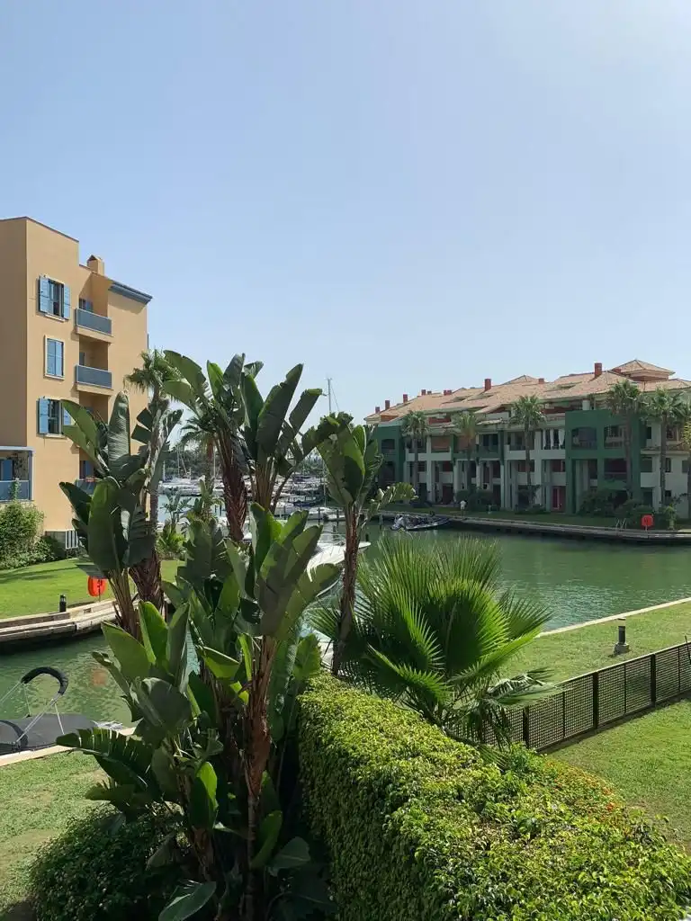 Vista exterior de Apartamento en venta en Sotogrande con Aire acondicionado, Calefacción y Jardín privado