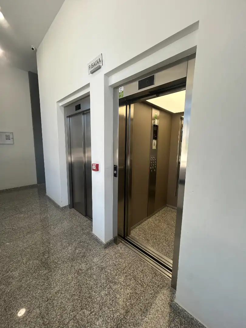 Dachboden zum Verkauf in Barcelona mit Klimaanlage, Heizung und Parkett