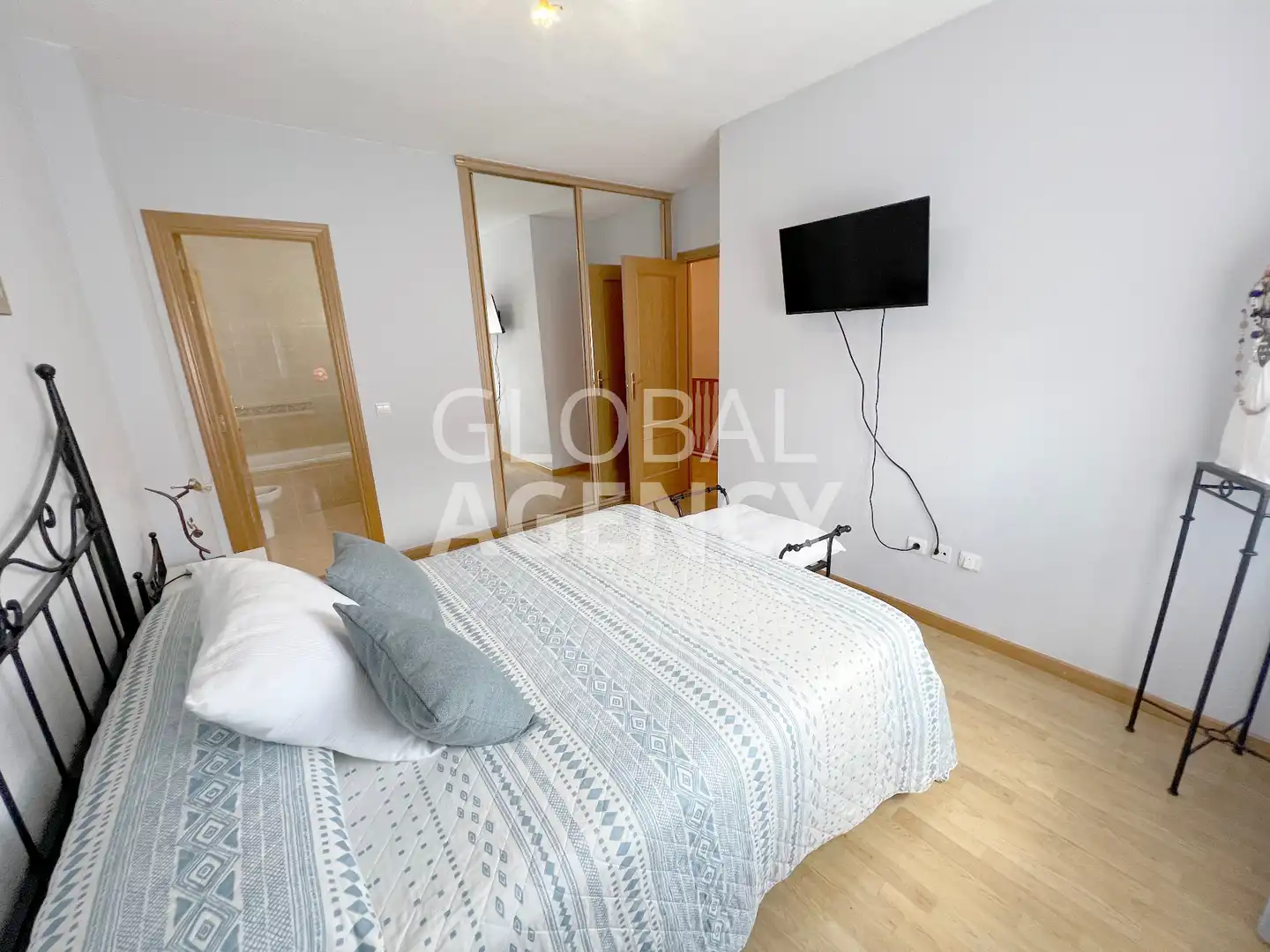 Habitación de Casa adosada en venta en Torrejón del Rey con Calefacción, Jardín privado y Horno