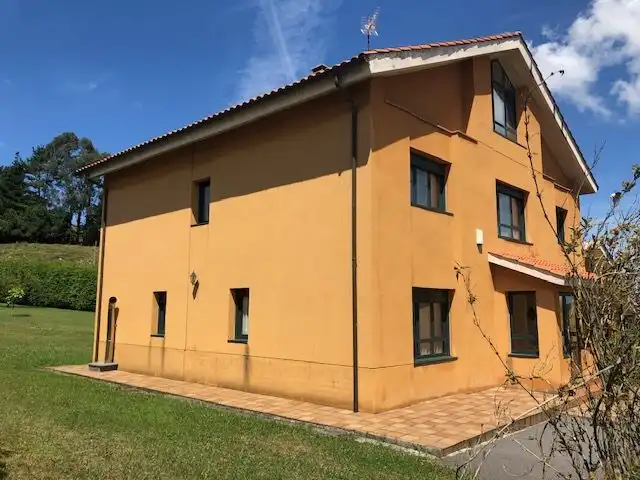 Vista exterior de Casa o chalet en venta en Llanera con Calefacción, Jardín privado y Parquet
