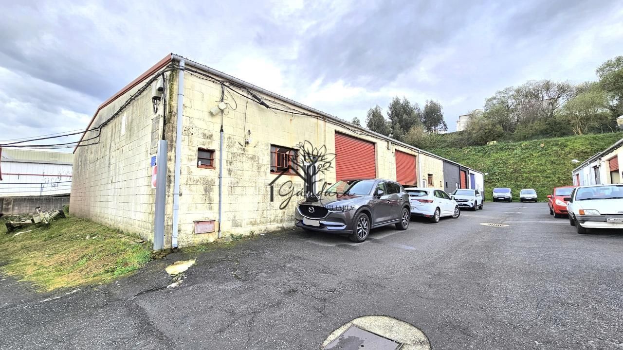Vista exterior de Nau industrial en venda en Ferrol