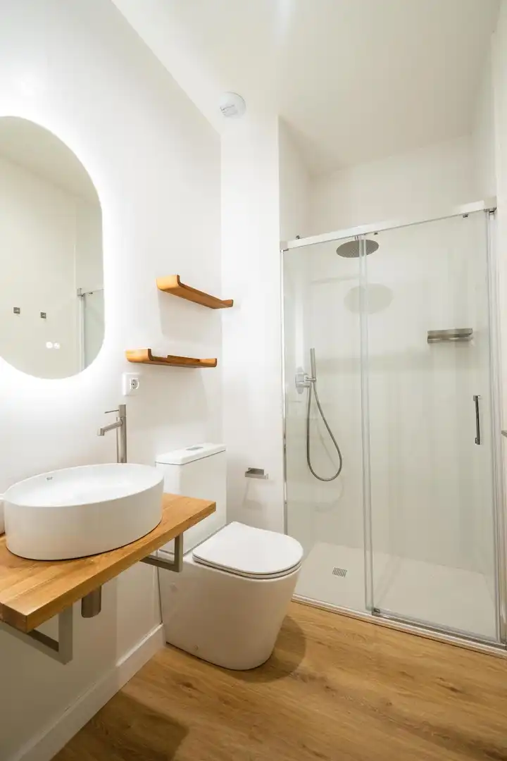 Baño de Piso de alquiler en Sevilla con Aire acondicionado, Calefacción y Amueblado